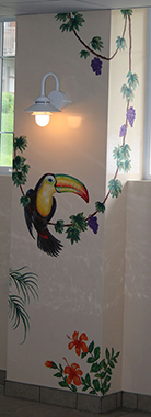 Column accent painting decoration with toucan, grapes and hibiscus by Richard Ancheta - Montreal.